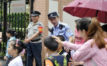 爱护校园环境倡议书通用5篇