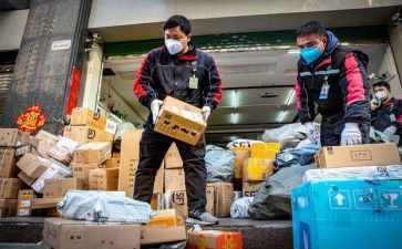 女在快递公司工作总结5篇