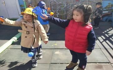 抛接球幼儿园教案7篇