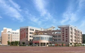 中专职校自我鉴定6篇